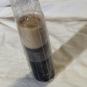 Beautiful Finish Makeup Brush BareMinerals